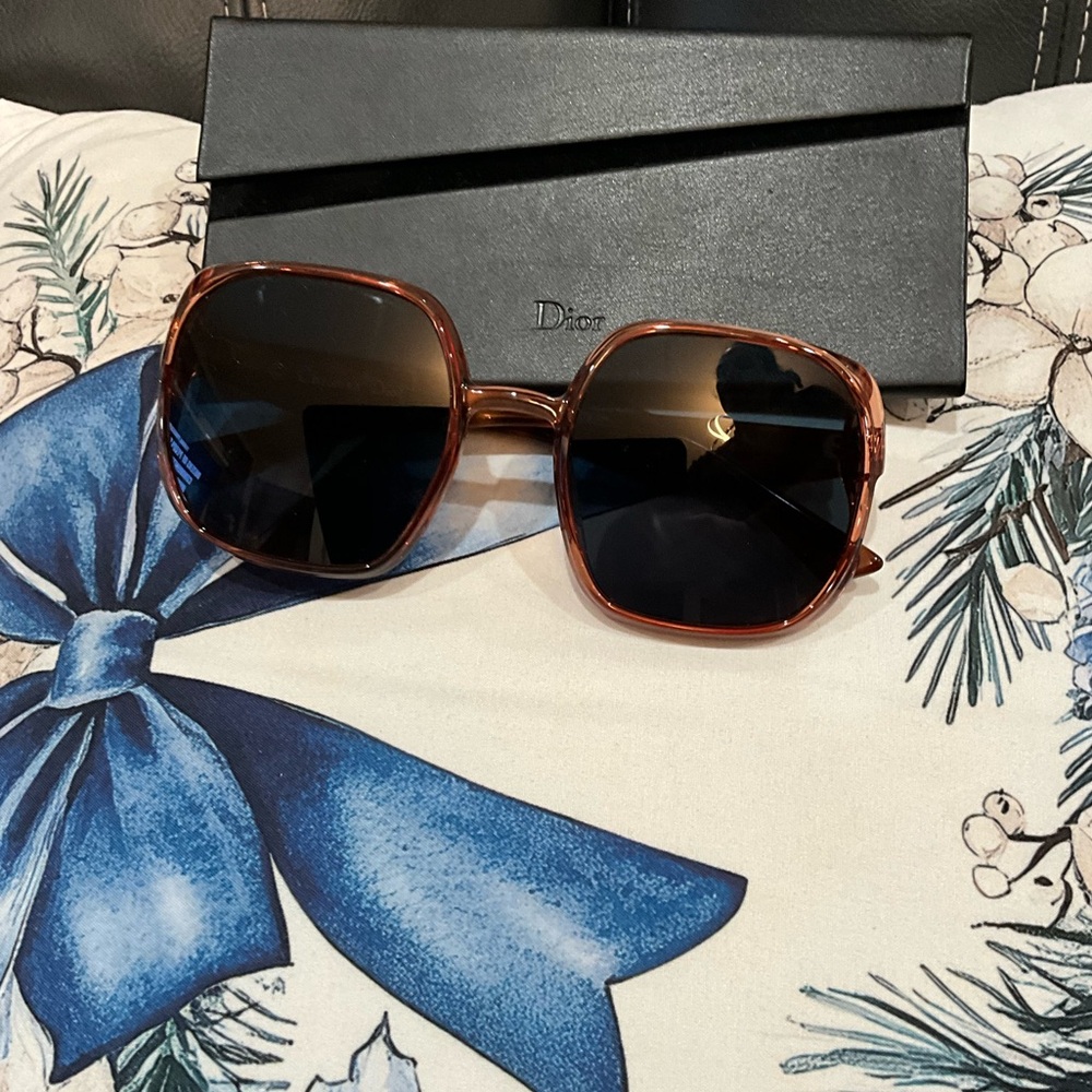 Christian Dior Tortoise Shell Sunglasses - Picture 3 of 8